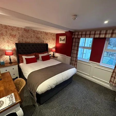 The At Hotel 4*