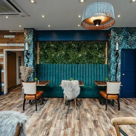 Hotel The At 4*