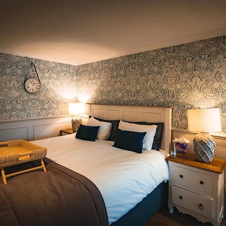 Hotel The At 4*