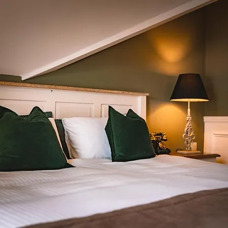 Hotel The At 4*