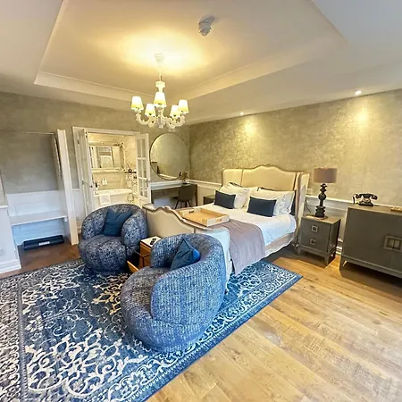 Hotel The At 4*