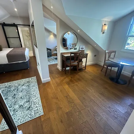 The At Hotel 4*