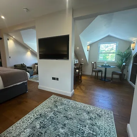 Hotel The At 4*