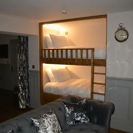 Ξενοδοχείο The At 4*