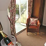The At Ξενοδοχείο 4*