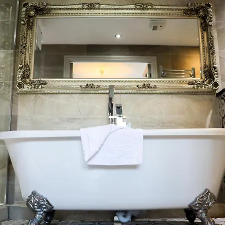 The At Hotel 4*