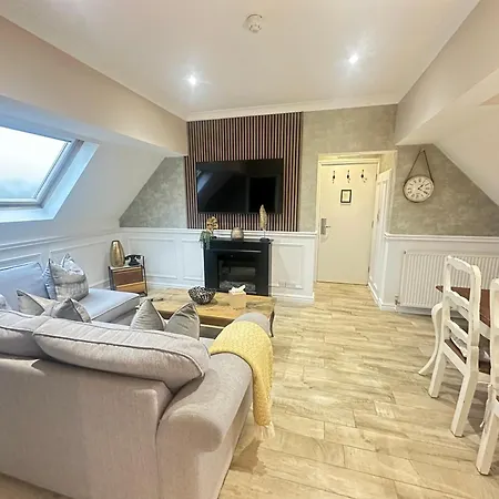 The At & The Little 4* Grasmere