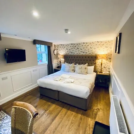 The At & The Little 4* Grasmere